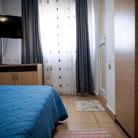 Casa La Dinamo Hotell Două Mai Exteriör bild