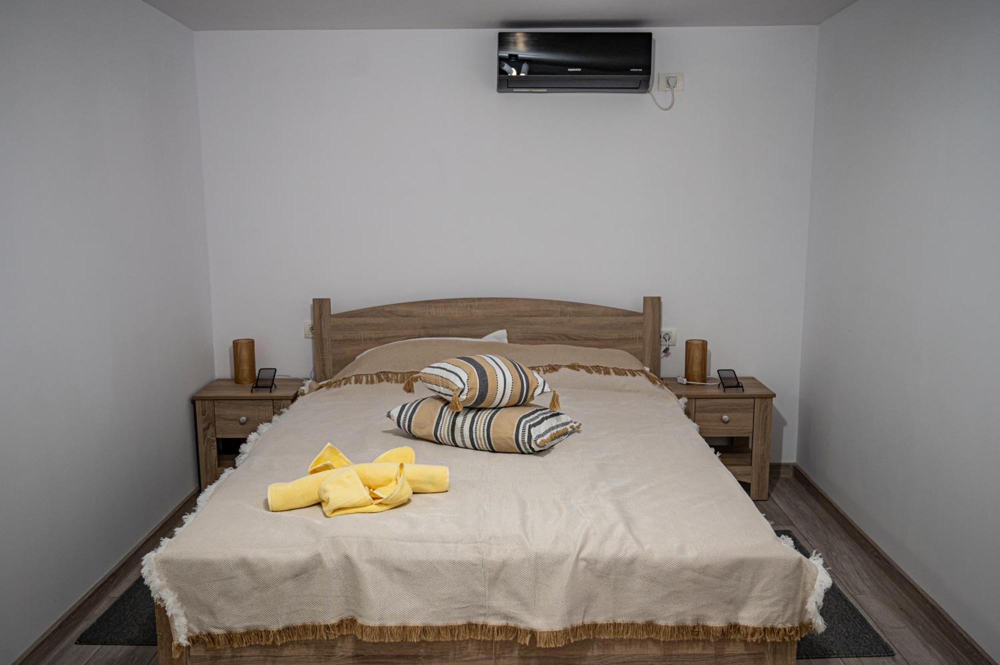 Casa La Dinamo Hotell Două Mai Exteriör bild