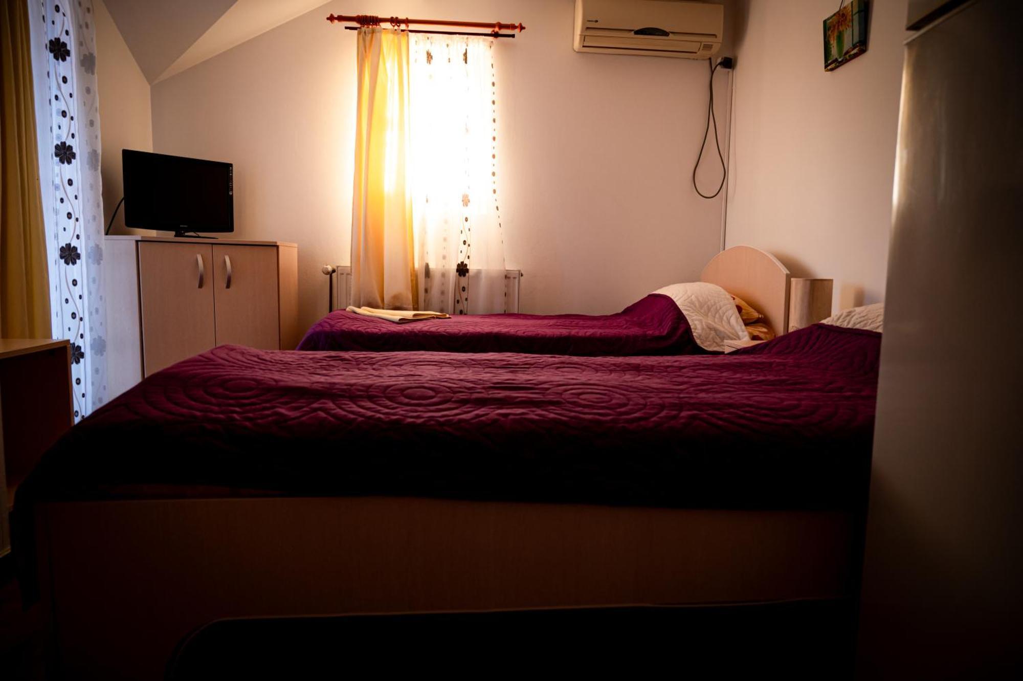 Casa La Dinamo Hotell Două Mai Exteriör bild