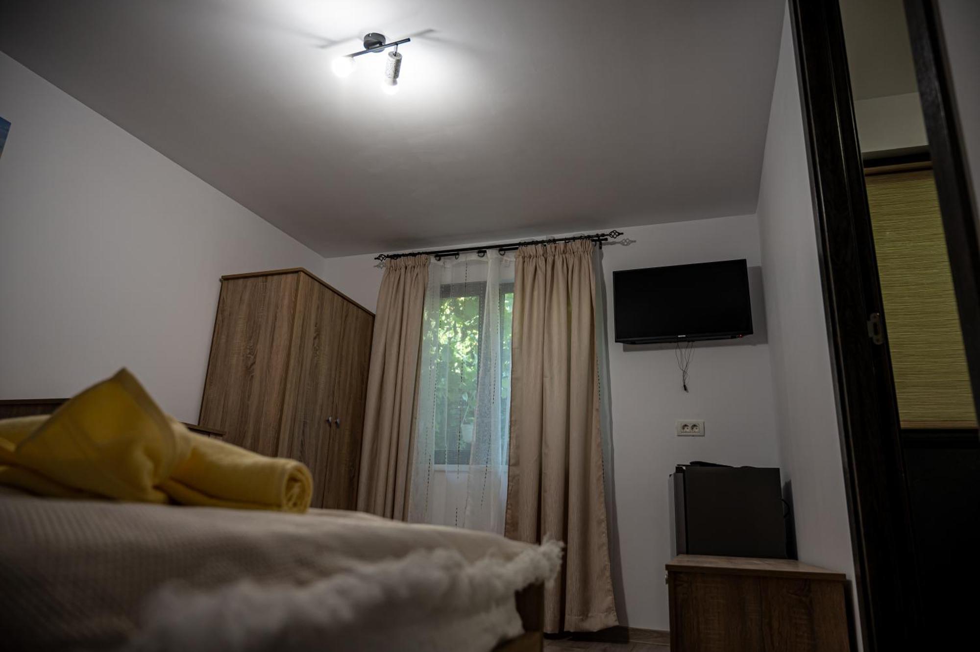 Casa La Dinamo Hotell Două Mai Exteriör bild