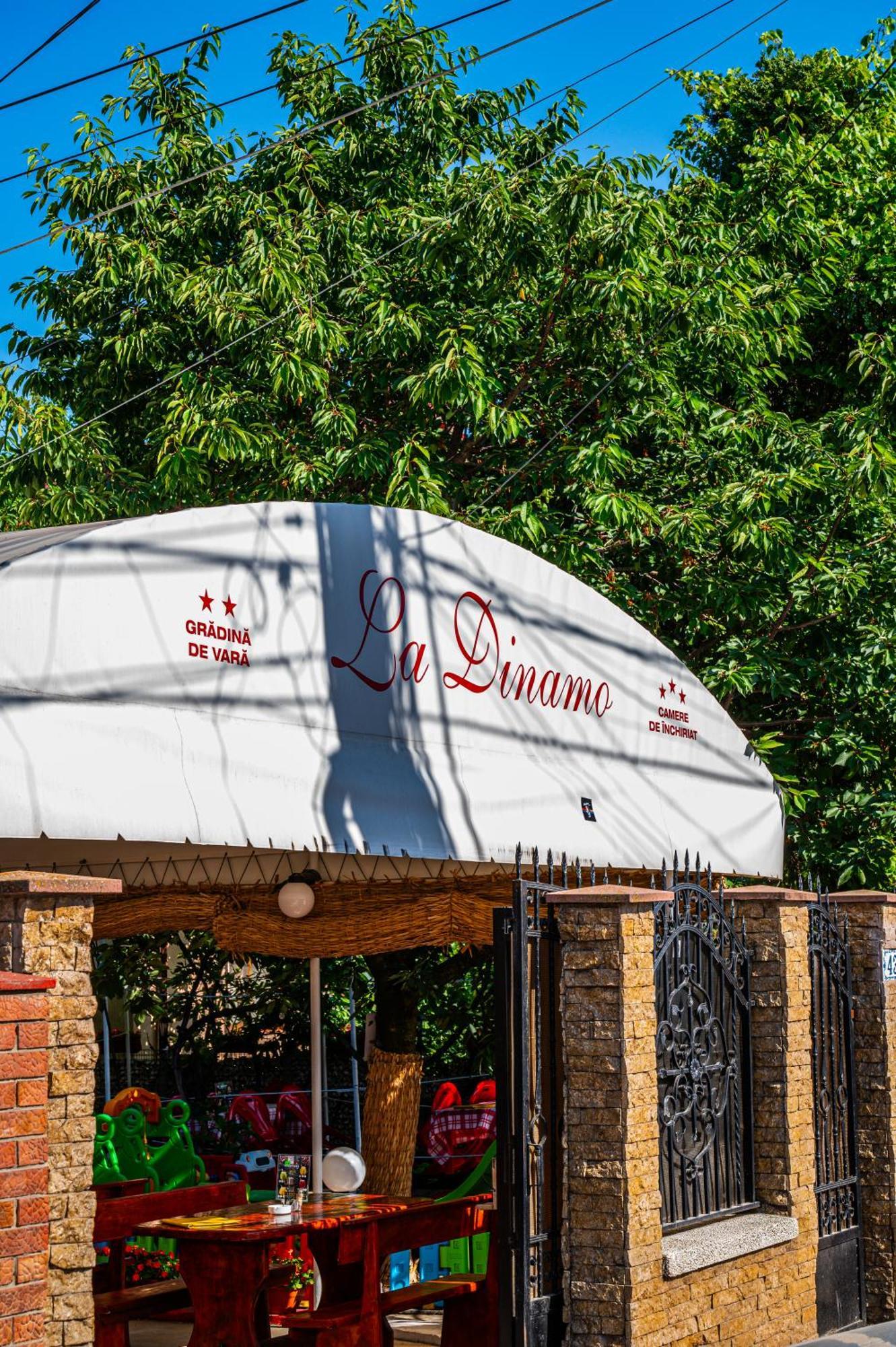 Casa La Dinamo Hotell Două Mai Exteriör bild